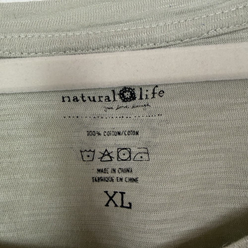Casual Gray Graphic Tee - Picture 8 of 11
